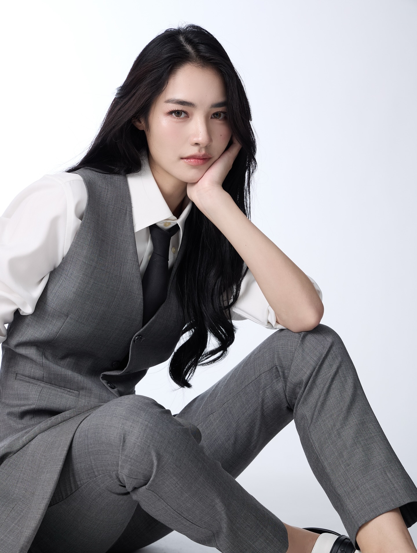 มิ้นท์ - รัญชน์รวี เอื้อกูลวราวัตร