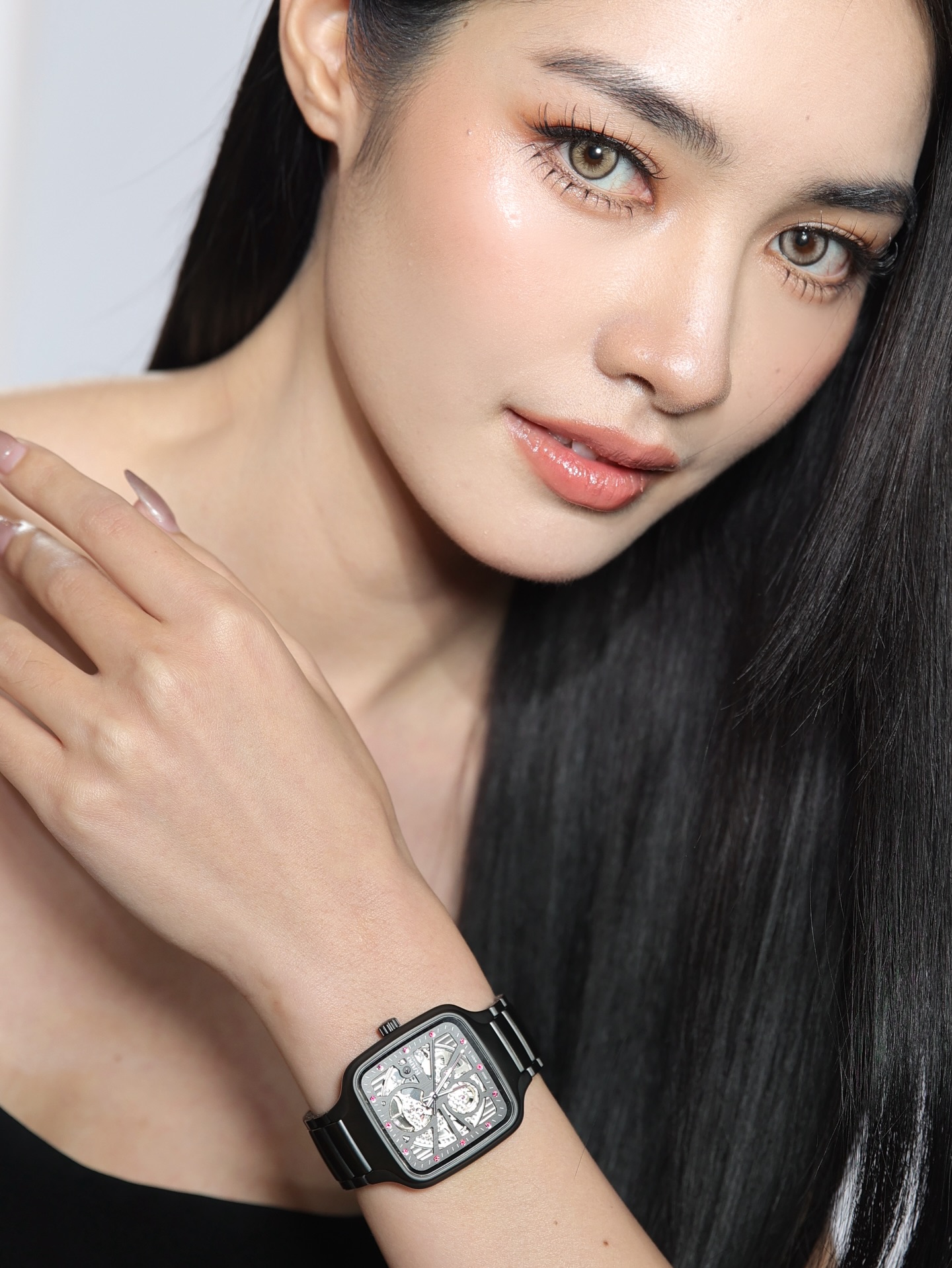 มิ้นท์ - รัญชน์รวี เอื้อกูลวราวัตร