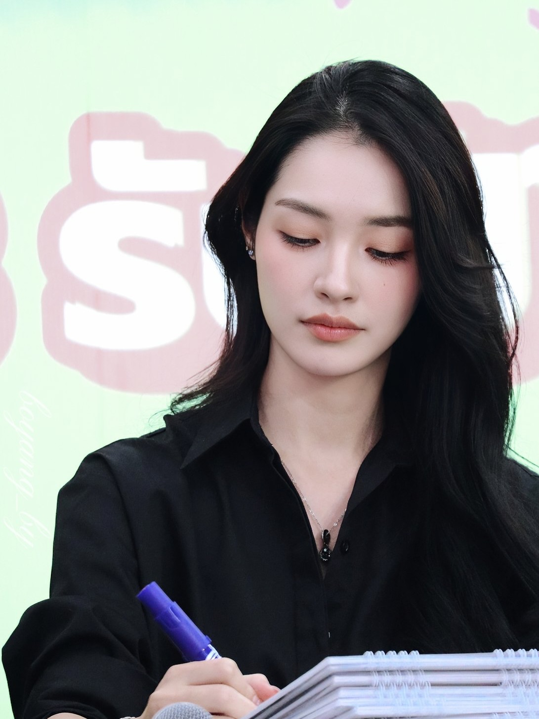 มิ้นท์ - รัญชน์รวี เอื้อกูลวราวัตร