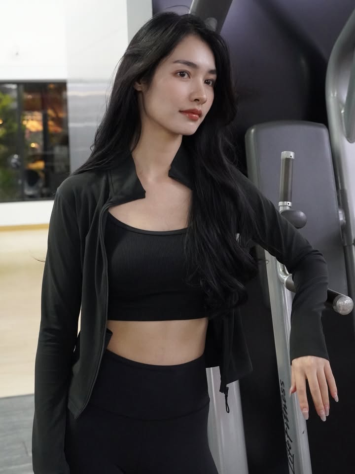 มิ้นท์ - รัญชน์รวี เอื้อกูลวราวัตร