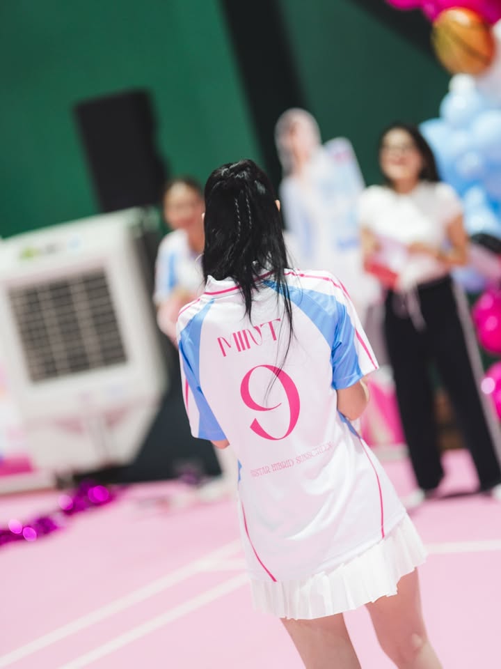 มิ้นท์ - รัญชน์รวี เอื้อกูลวราวัตร