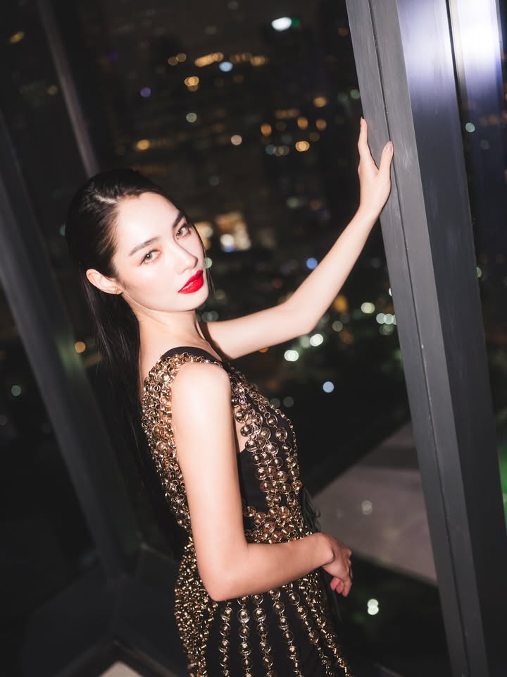 มิ้นท์ - รัญชน์รวี เอื้อกูลวราวัตร