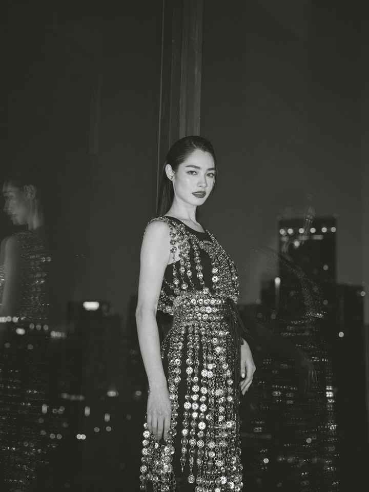 มิ้นท์ - รัญชน์รวี เอื้อกูลวราวัตร