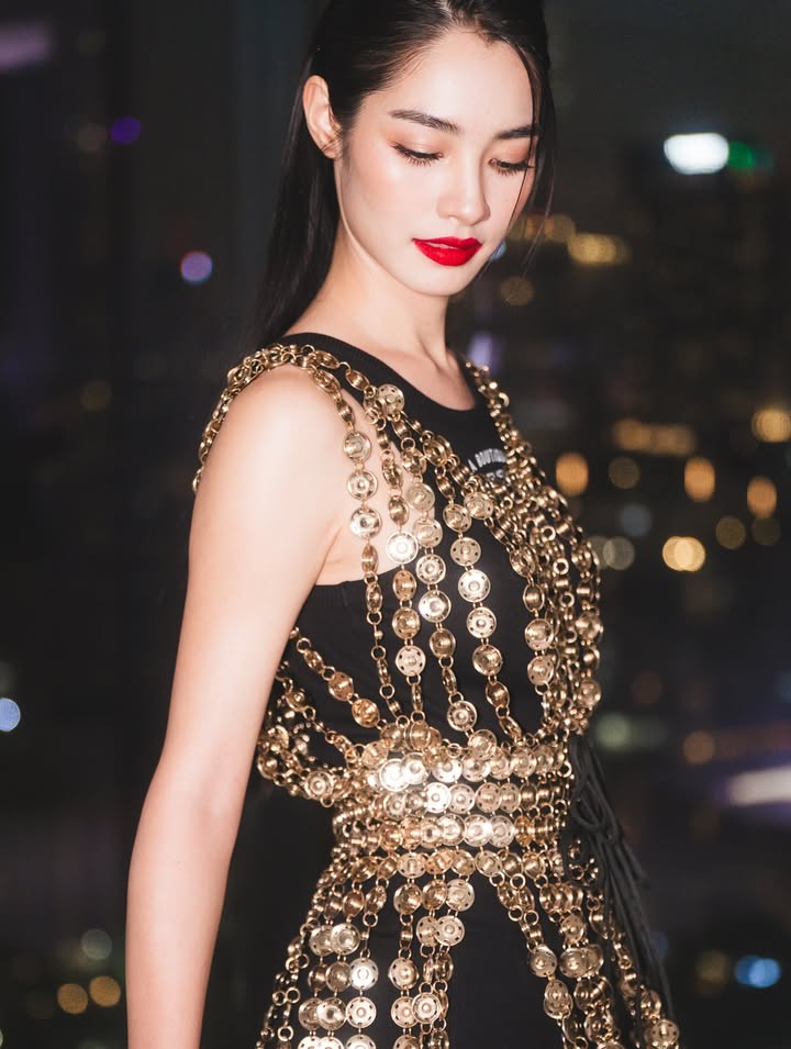 มิ้นท์ - รัญชน์รวี เอื้อกูลวราวัตร