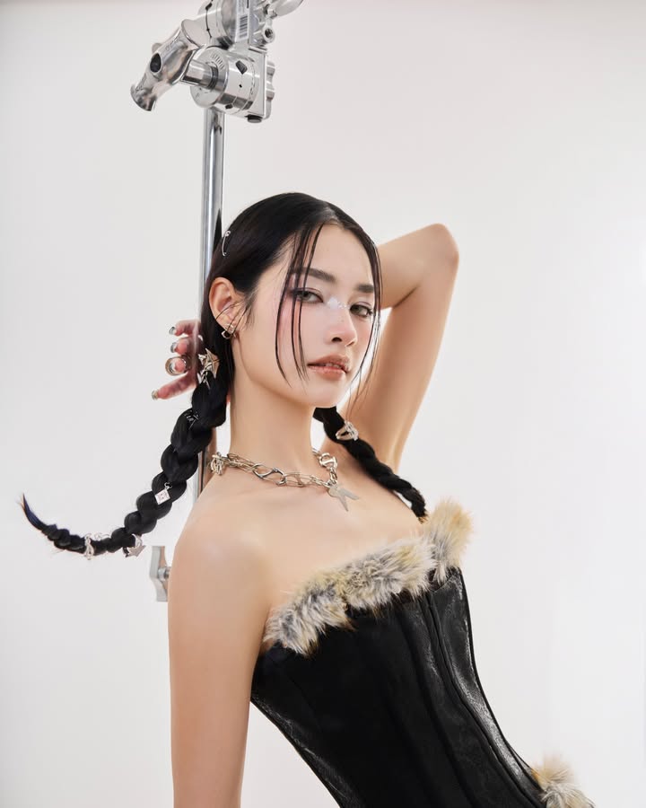 มิ้นท์ - รัญชน์รวี เอื้อกูลวราวัตร