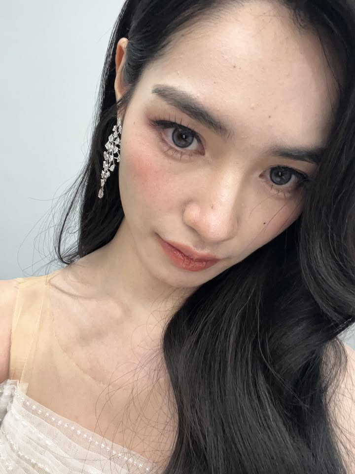 มิ้นท์ - รัญชน์รวี เอื้อกูลวราวัตร