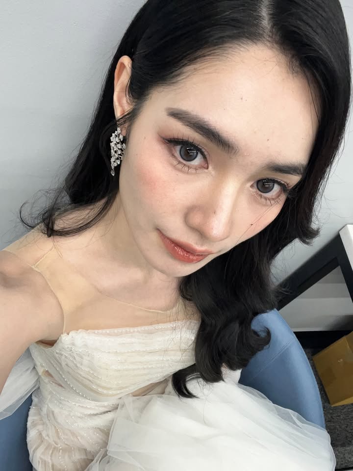 มิ้นท์ - รัญชน์รวี เอื้อกูลวราวัตร