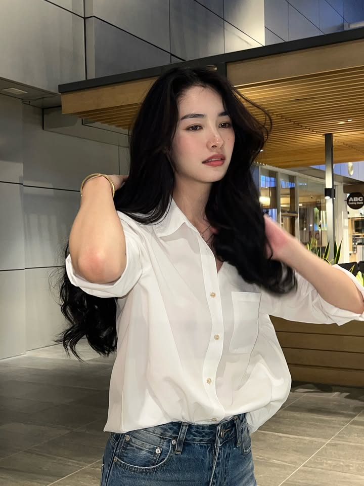 มิ้นท์ - รัญชน์รวี เอื้อกูลวราวัตร