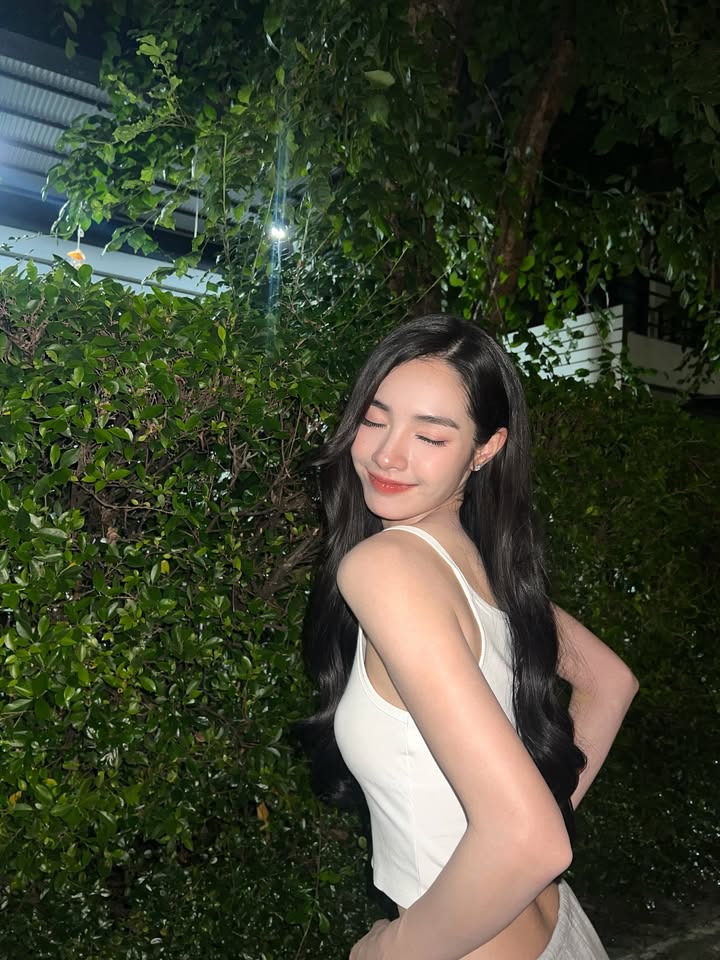 มิ้นท์ - รัญชน์รวี เอื้อกูลวราวัตร