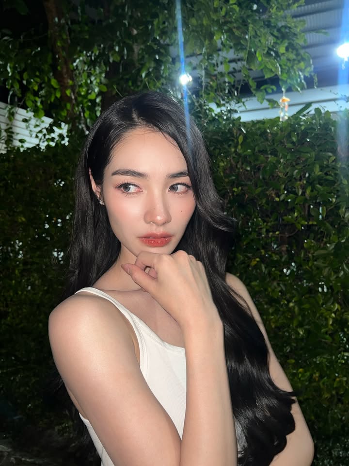 มิ้นท์ - รัญชน์รวี เอื้อกูลวราวัตร