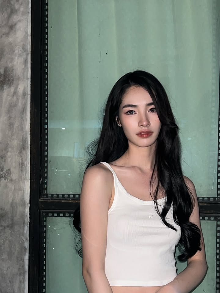 มิ้นท์ - รัญชน์รวี เอื้อกูลวราวัตร