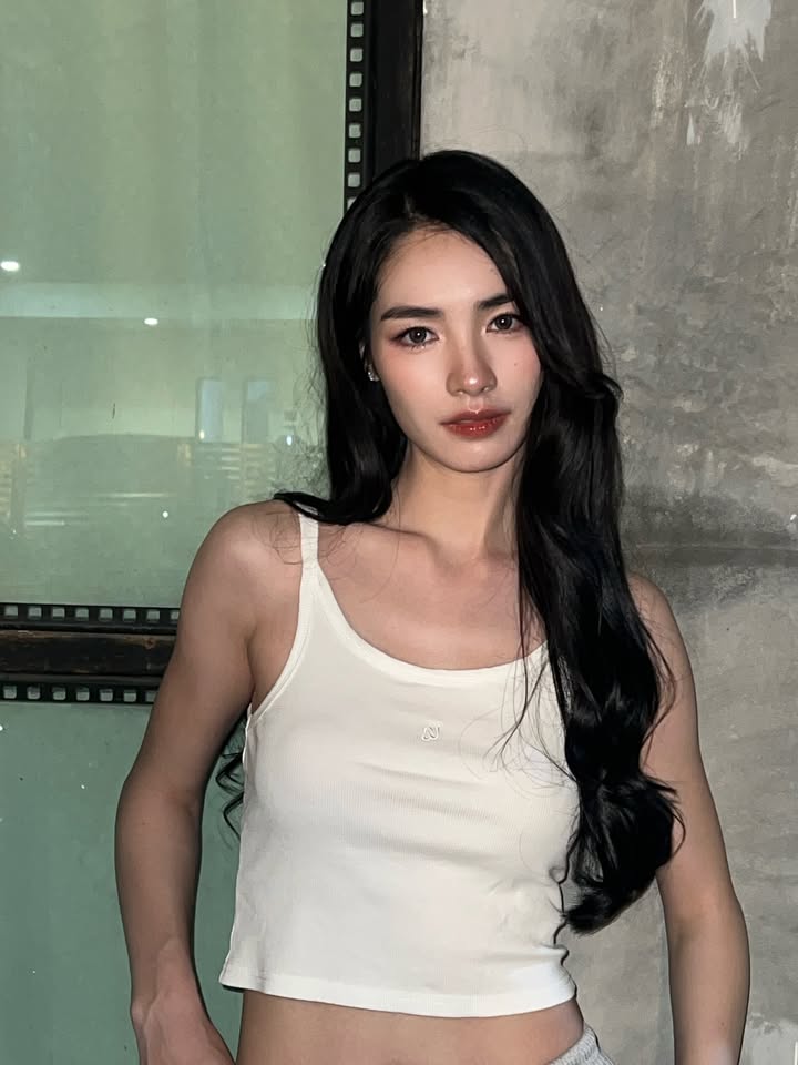 มิ้นท์ - รัญชน์รวี เอื้อกูลวราวัตร