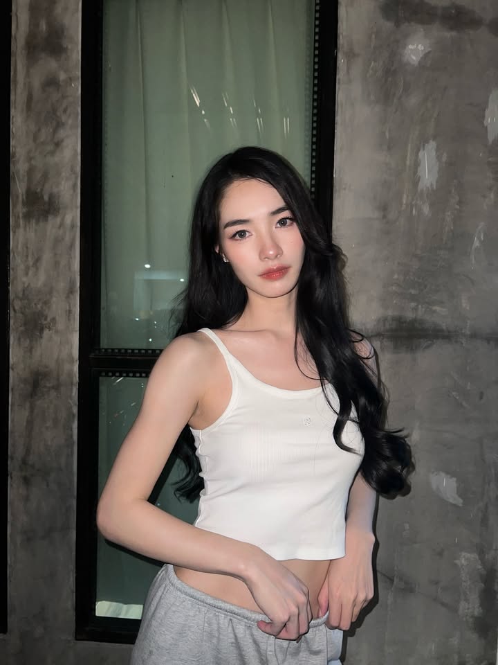 มิ้นท์ - รัญชน์รวี เอื้อกูลวราวัตร