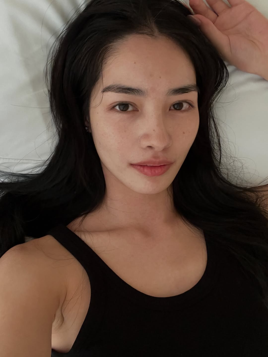 มิ้นท์ - รัญชน์รวี เอื้อกูลวราวัตร