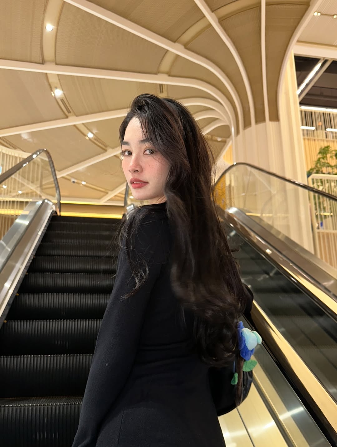 มิ้นท์ - รัญชน์รวี เอื้อกูลวราวัตร