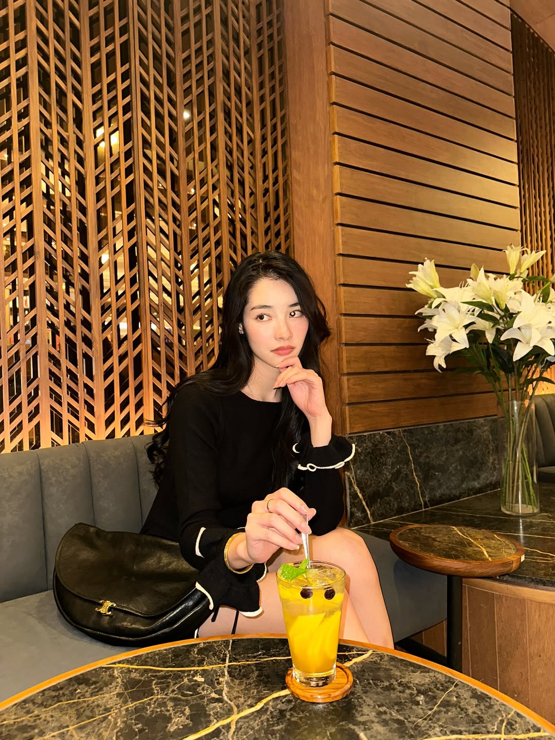 มิ้นท์ - รัญชน์รวี เอื้อกูลวราวัตร