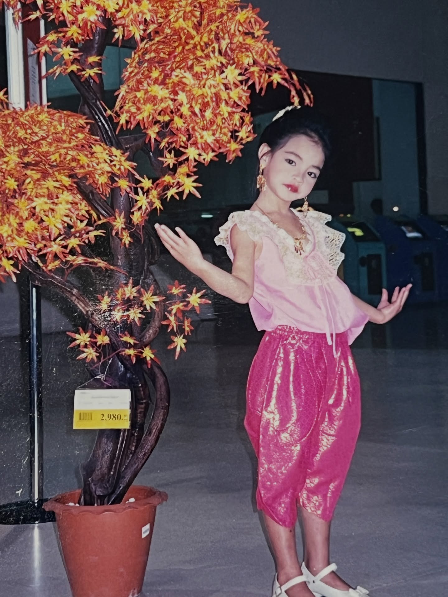 มิ้นท์ - รัญชน์รวี เอื้อกูลวราวัตร