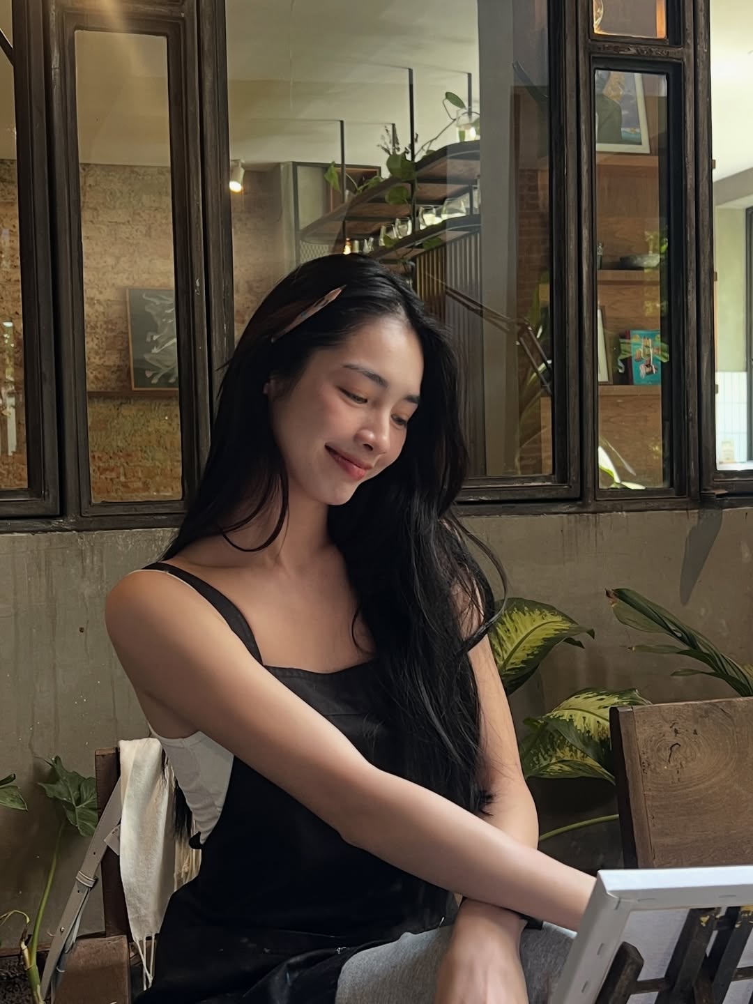 มิ้นท์ - รัญชน์รวี เอื้อกูลวราวัตร