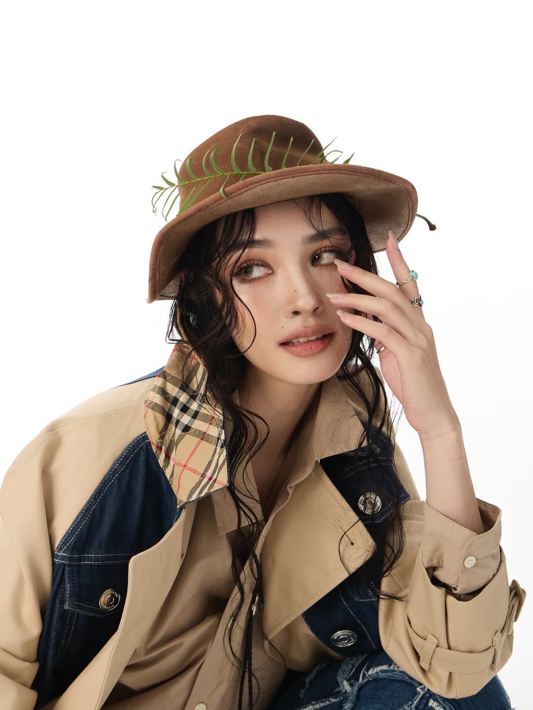 มิ้นท์ - รัญชน์รวี เอื้อกูลวราวัตร