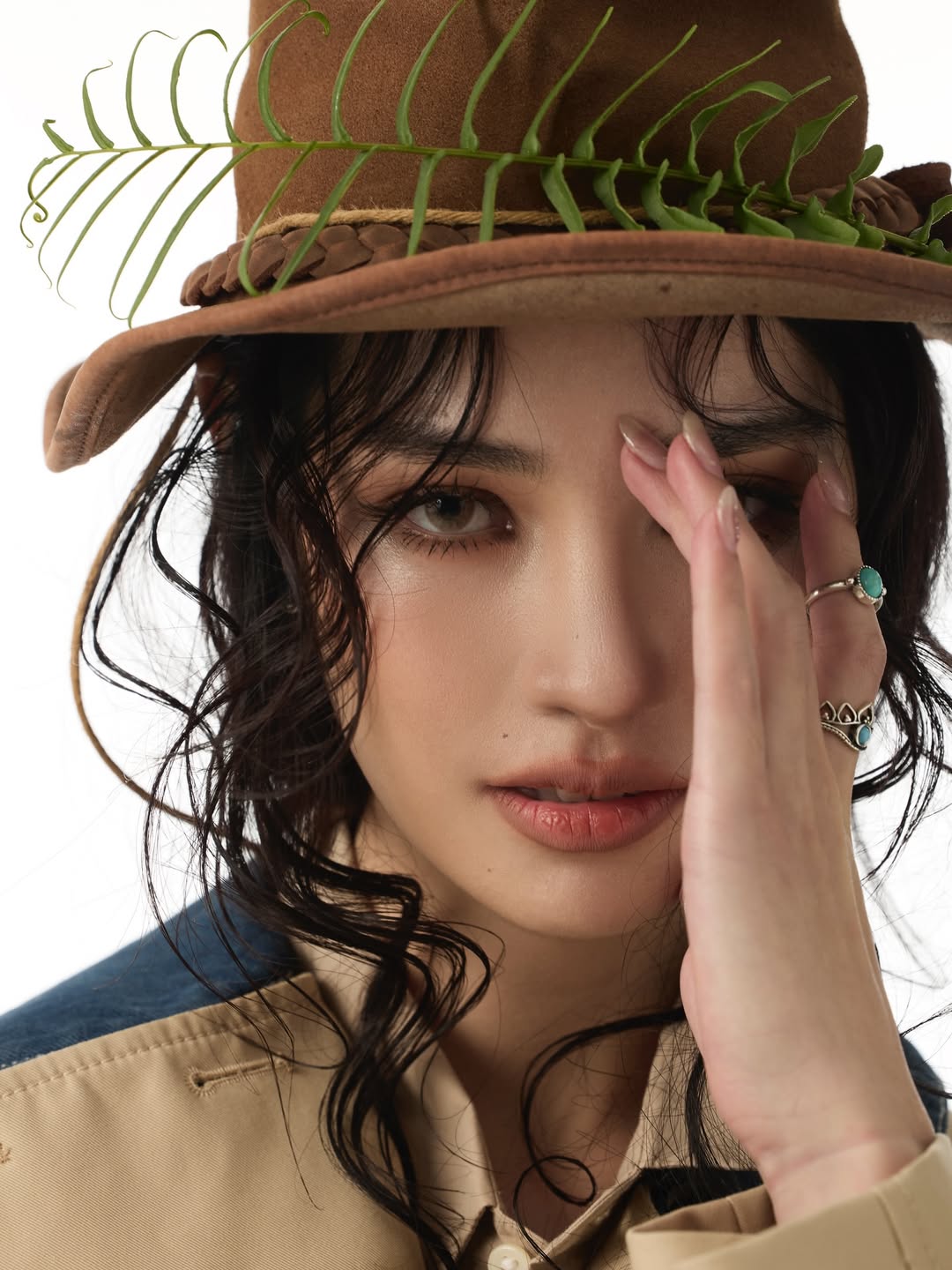 มิ้นท์ - รัญชน์รวี เอื้อกูลวราวัตร