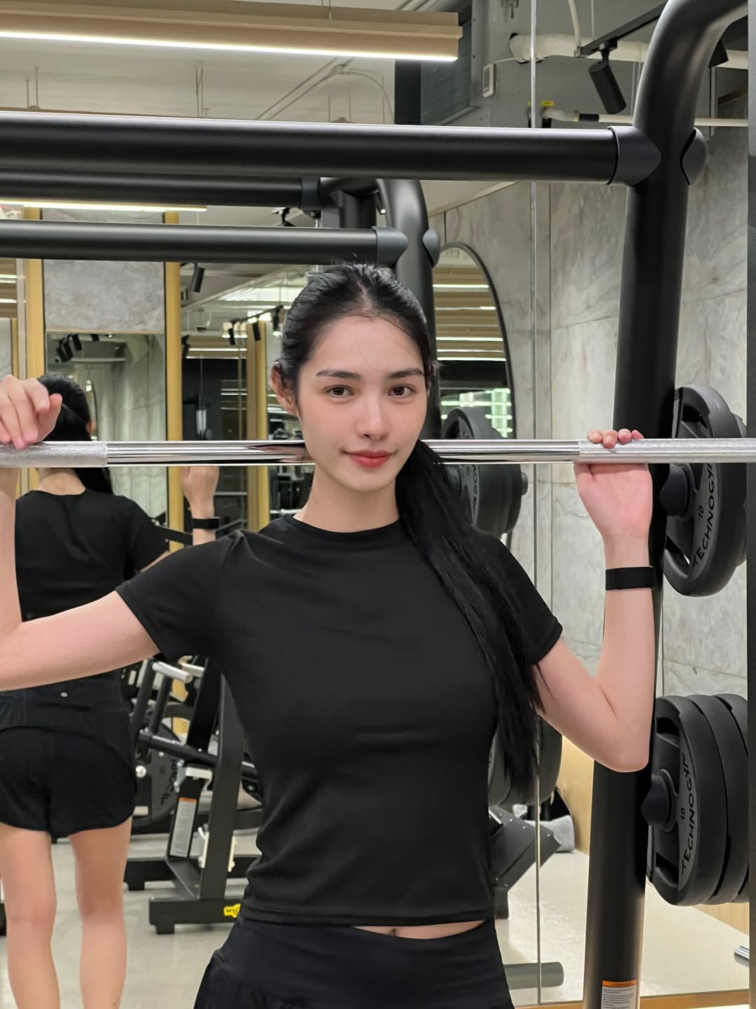 มิ้นท์ - รัญชน์รวี เอื้อกูลวราวัตร