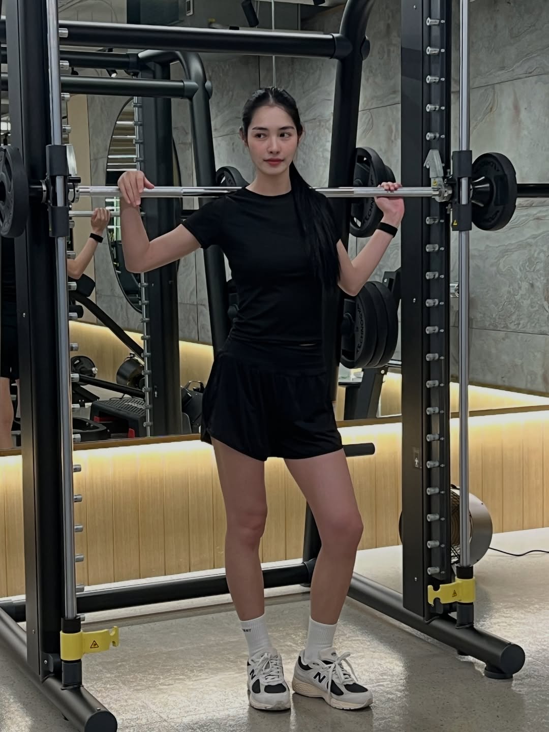 มิ้นท์ - รัญชน์รวี เอื้อกูลวราวัตร