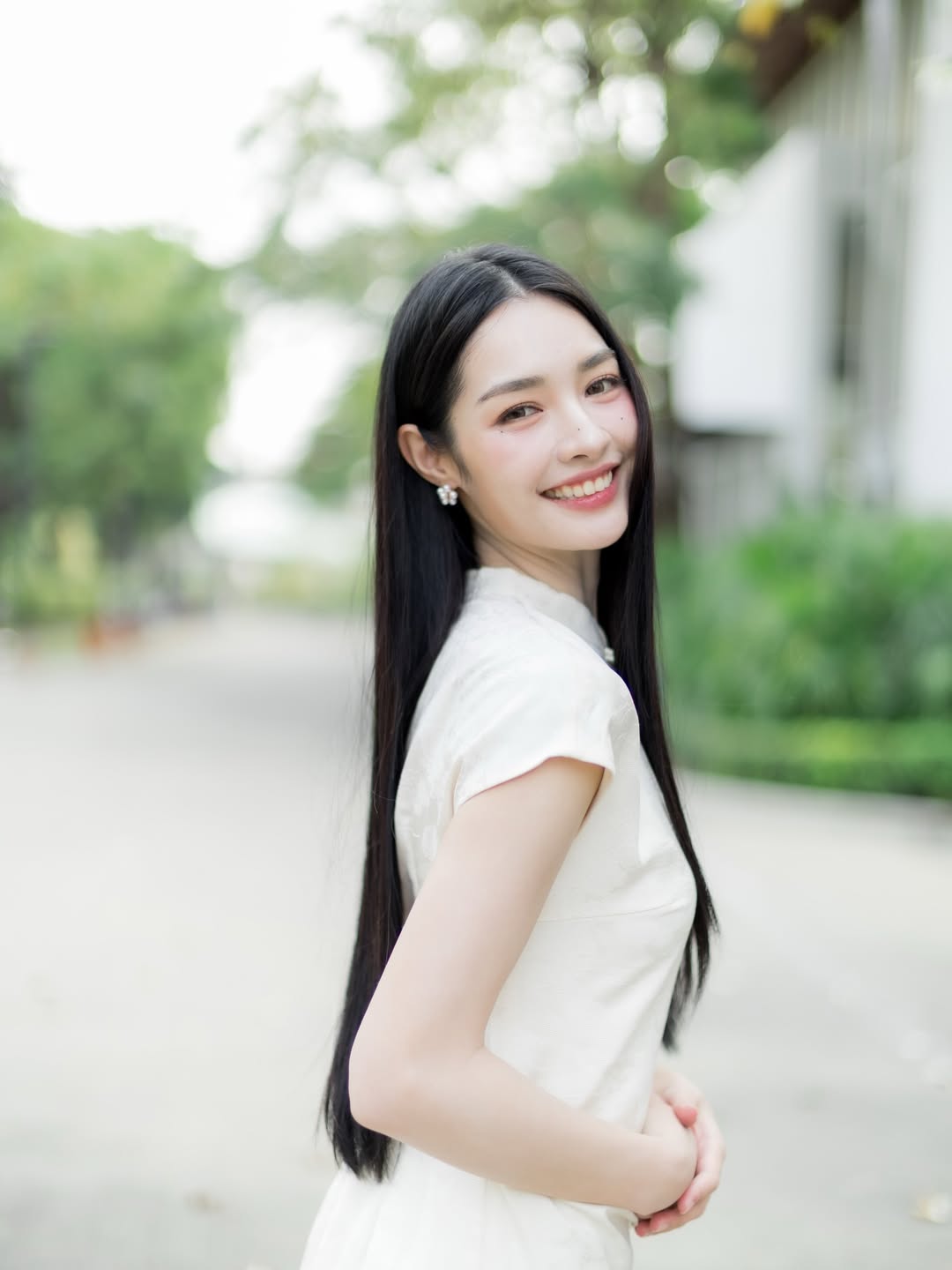 มิ้นท์ - รัญชน์รวี เอื้อกูลวราวัตร