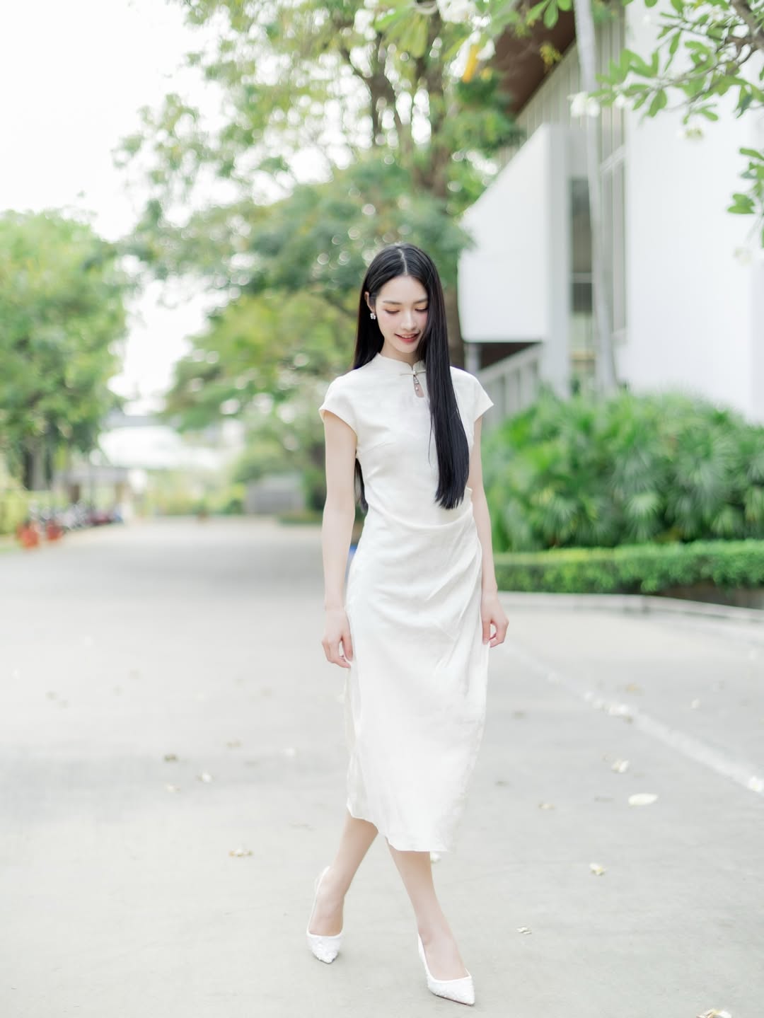 มิ้นท์ - รัญชน์รวี เอื้อกูลวราวัตร