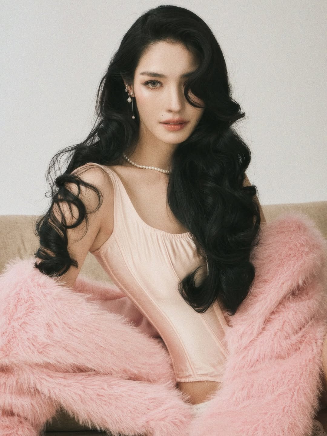 มิ้นท์ - รัญชน์รวี เอื้อกูลวราวัตร