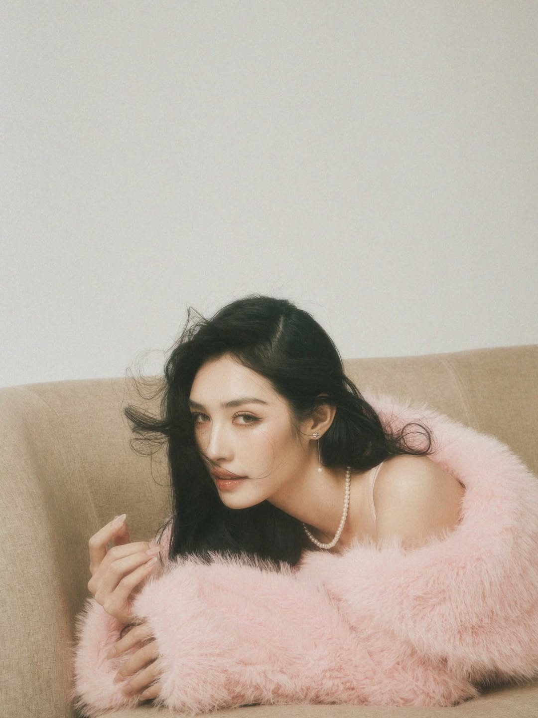 มิ้นท์ - รัญชน์รวี เอื้อกูลวราวัตร