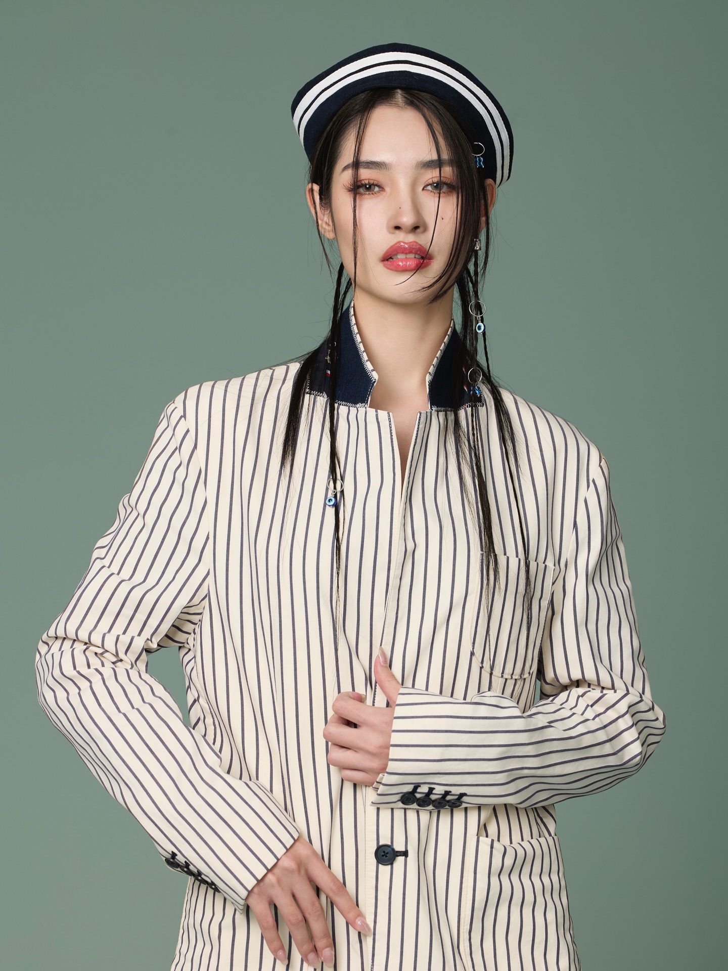 มิ้นท์ - รัญชน์รวี เอื้อกูลวราวัตร