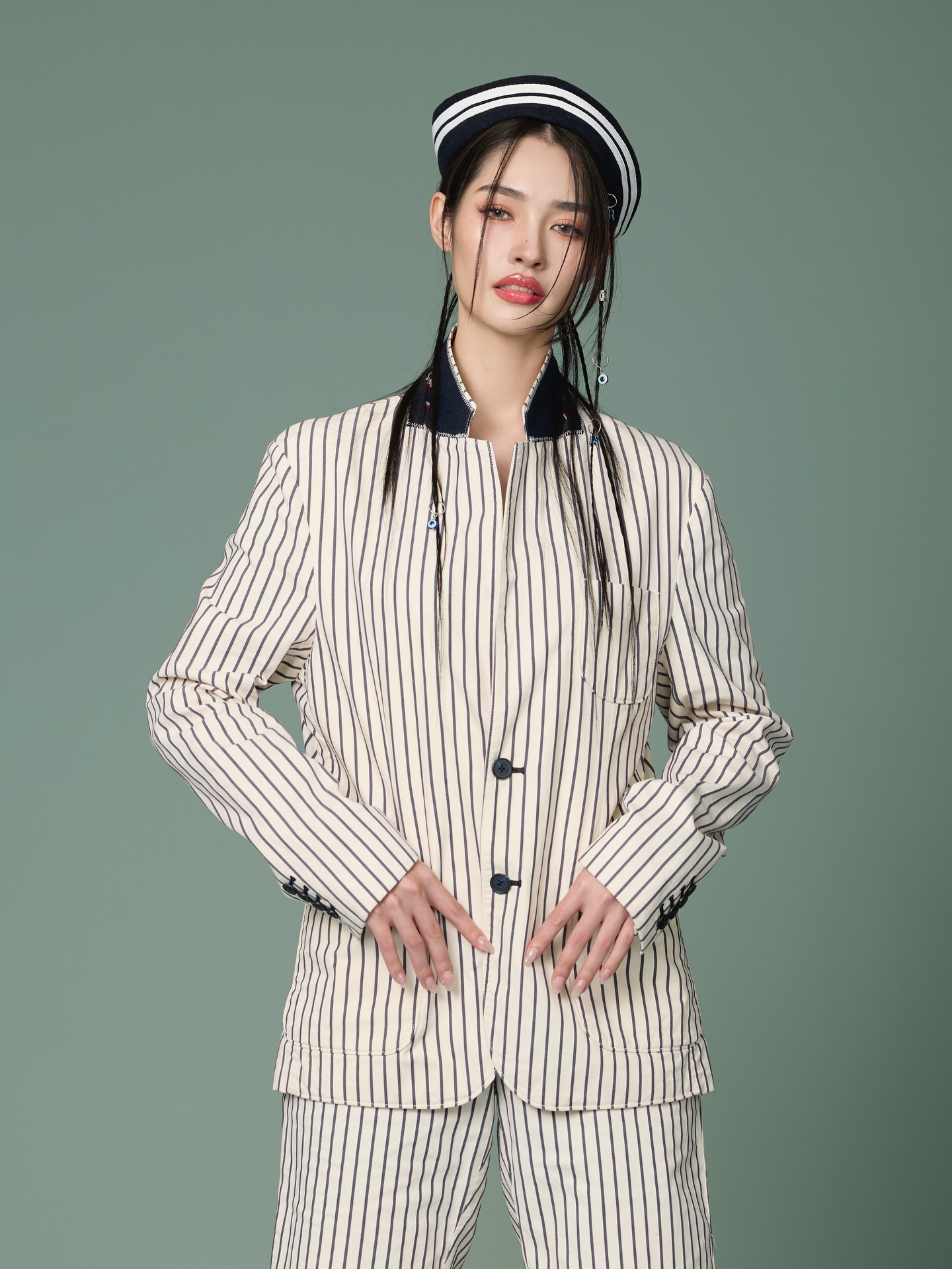 มิ้นท์ - รัญชน์รวี เอื้อกูลวราวัตร