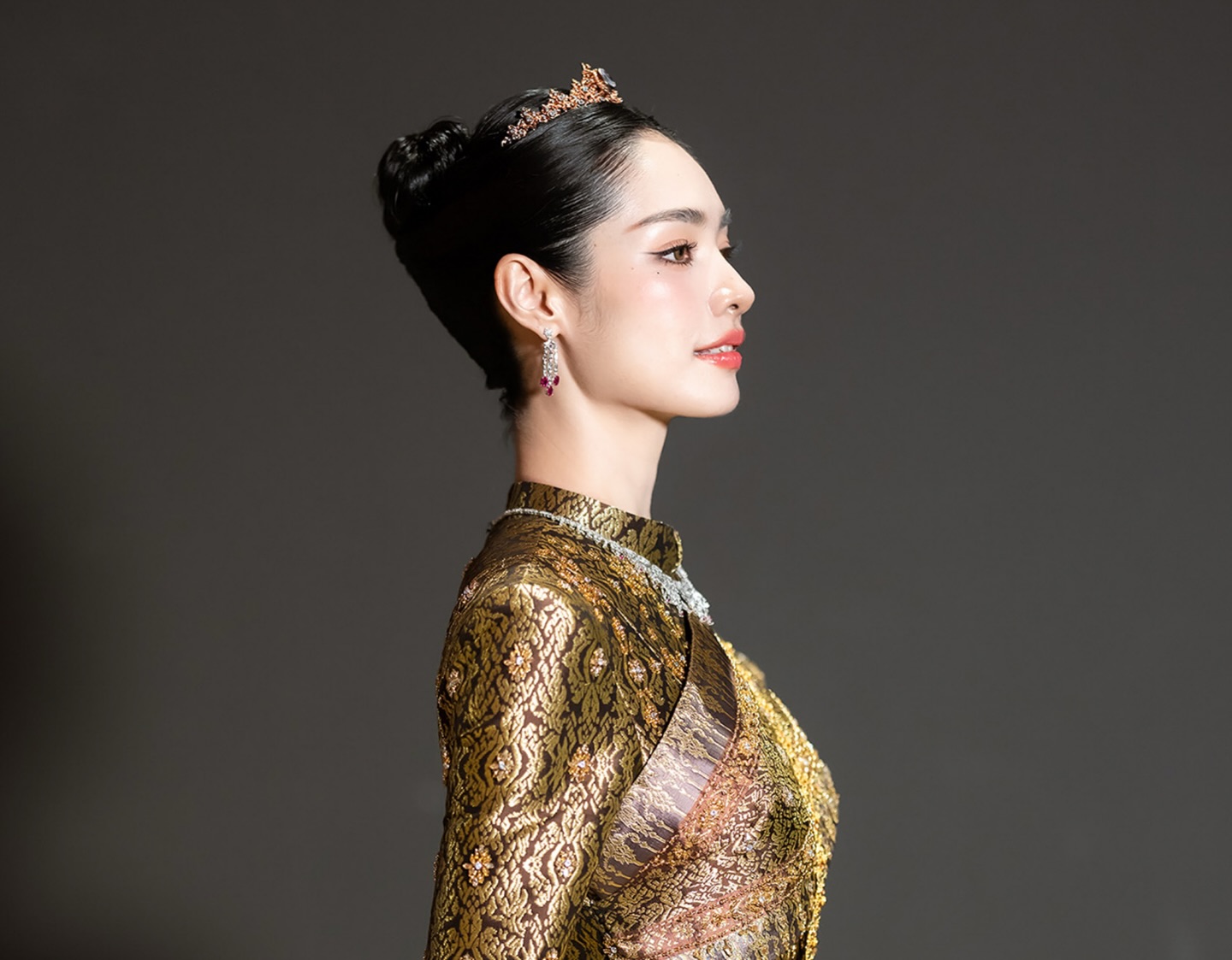 มิ้นท์ - รัญชน์รวี เอื้อกูลวราวัตร