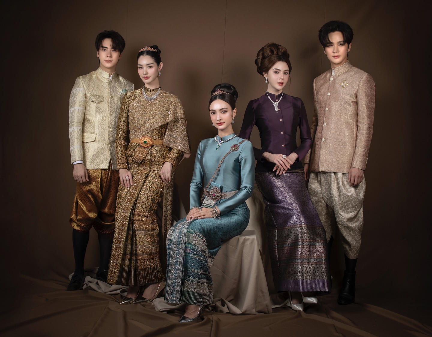 มิ้นท์ - รัญชน์รวี เอื้อกูลวราวัตร