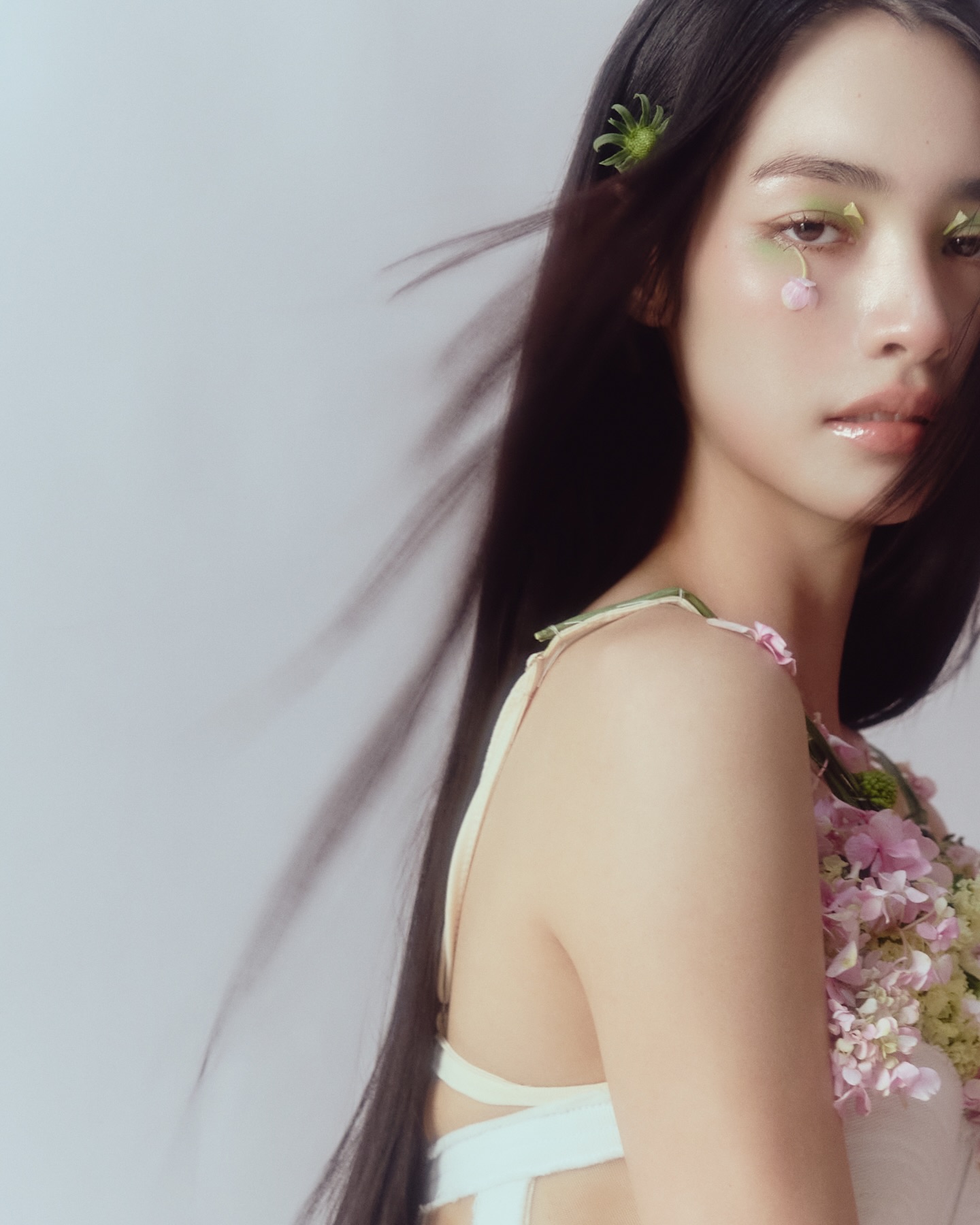 มิ้นท์ - รัญชน์รวี เอื้อกูลวราวัตร