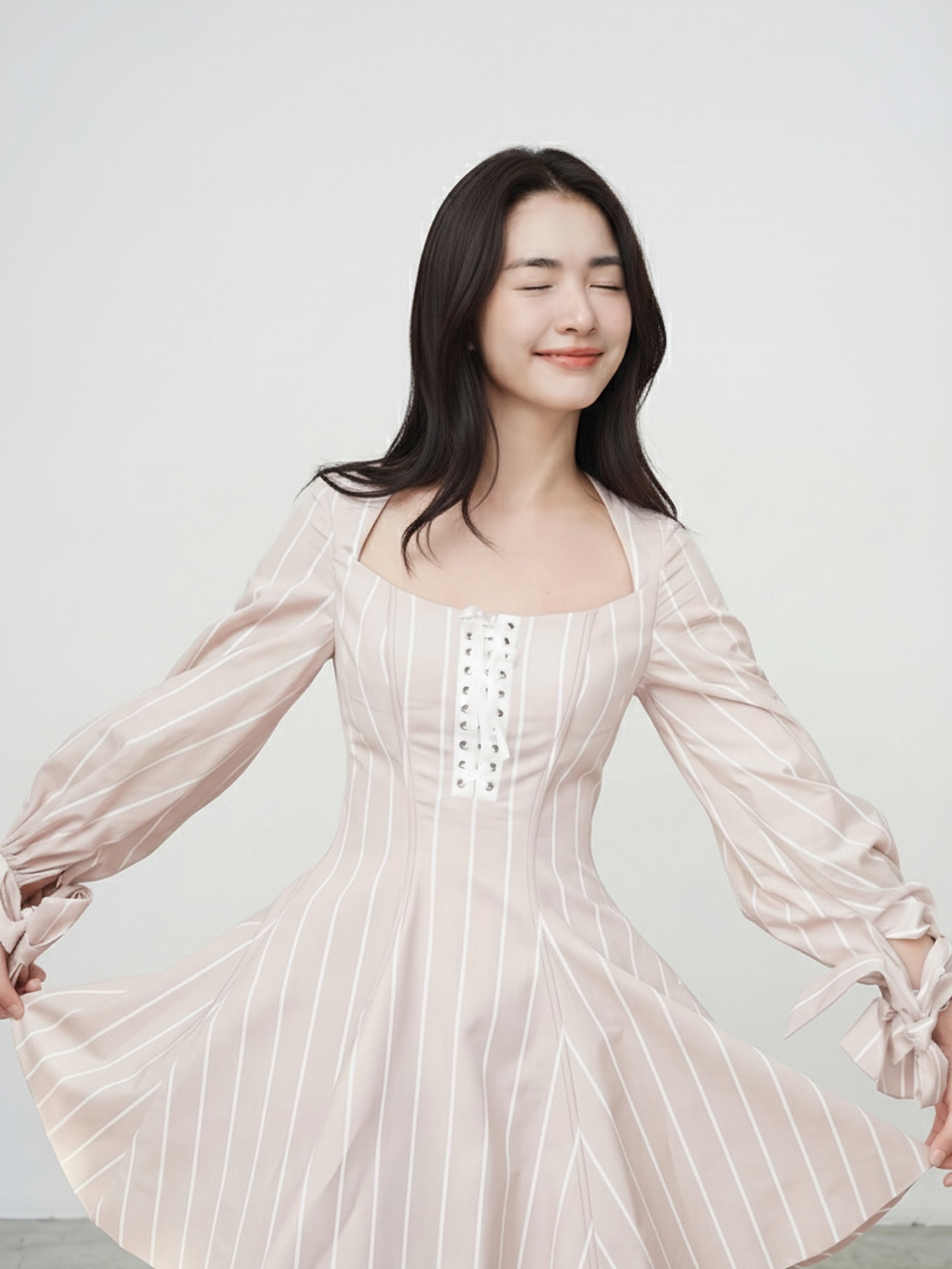 มิ้นท์ - รัญชน์รวี เอื้อกูลวราวัตร