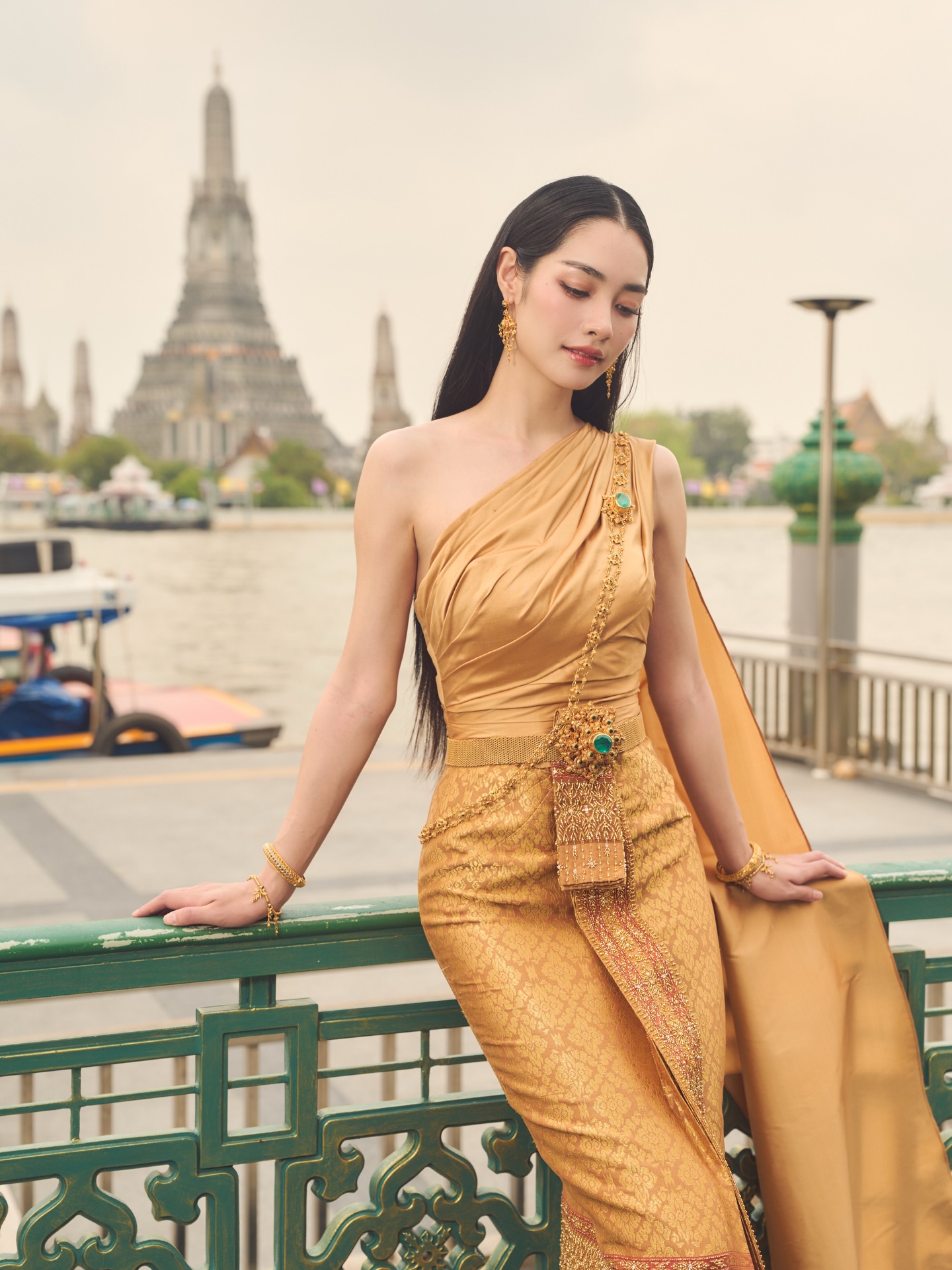 มิ้นท์ - รัญชน์รวี เอื้อกูลวราวัตร