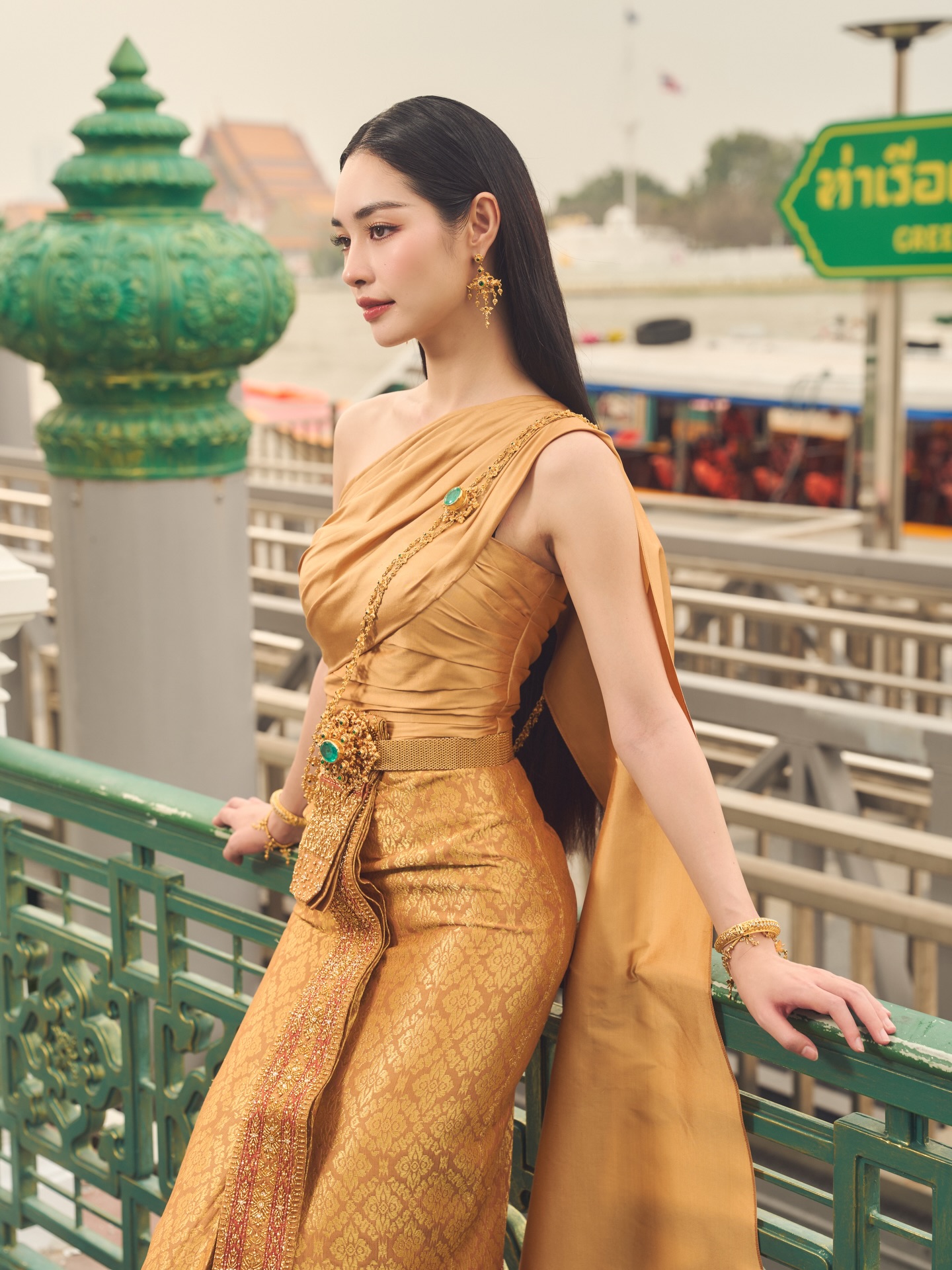 มิ้นท์ - รัญชน์รวี เอื้อกูลวราวัตร