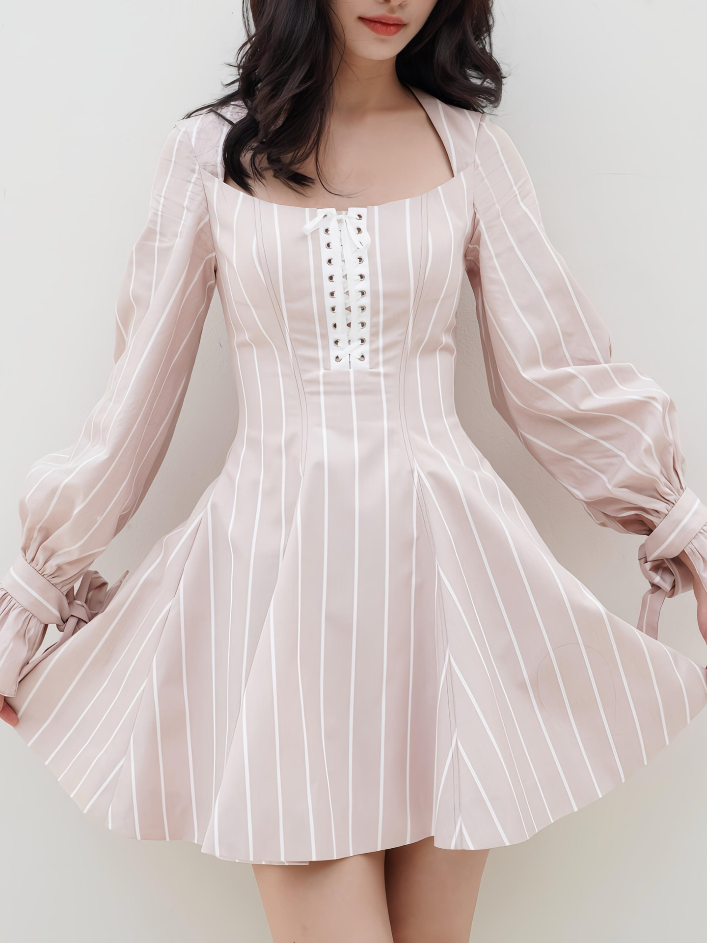 มิ้นท์ - รัญชน์รวี เอื้อกูลวราวัตร