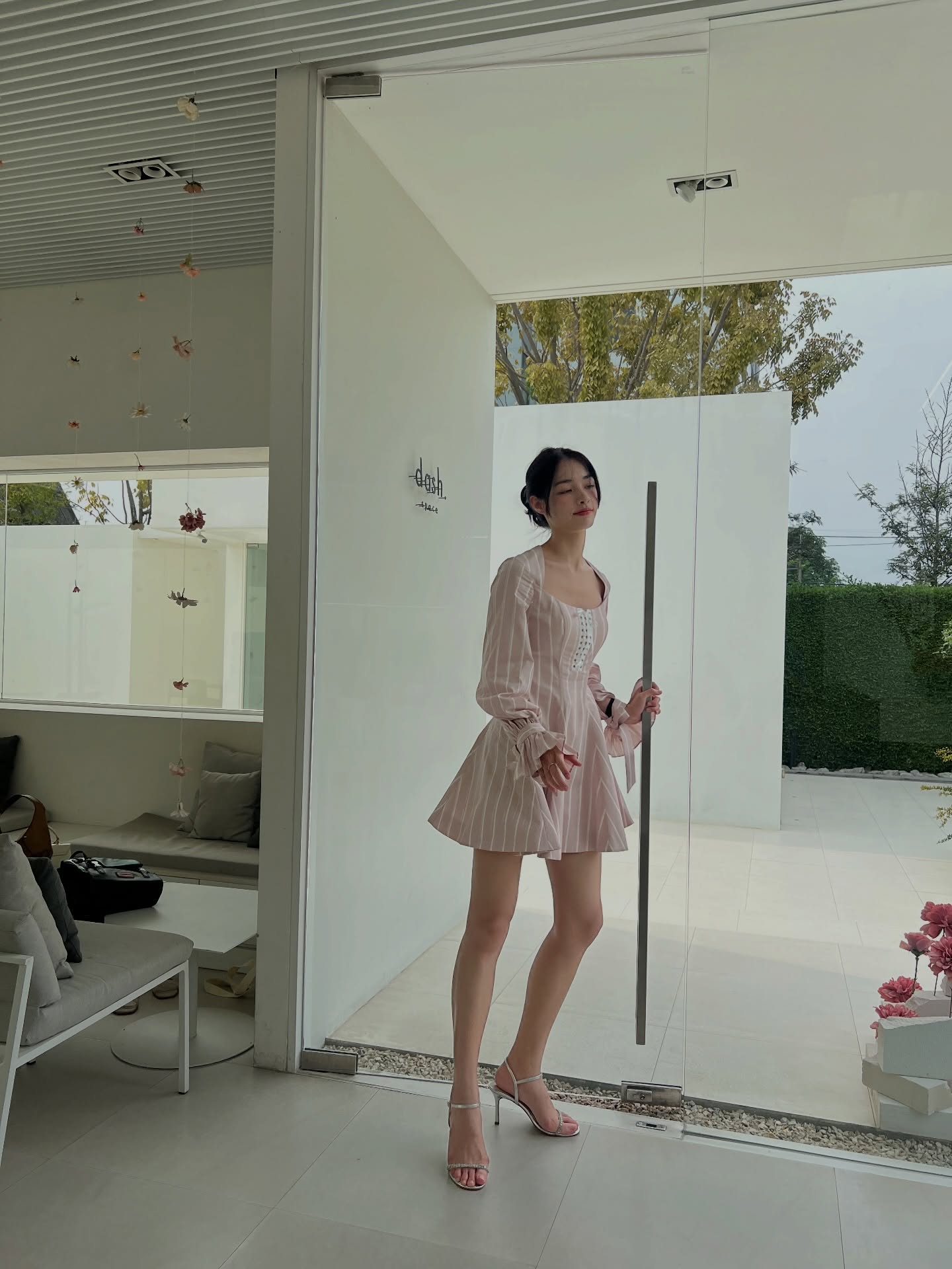 มิ้นท์ - รัญชน์รวี เอื้อกูลวราวัตร