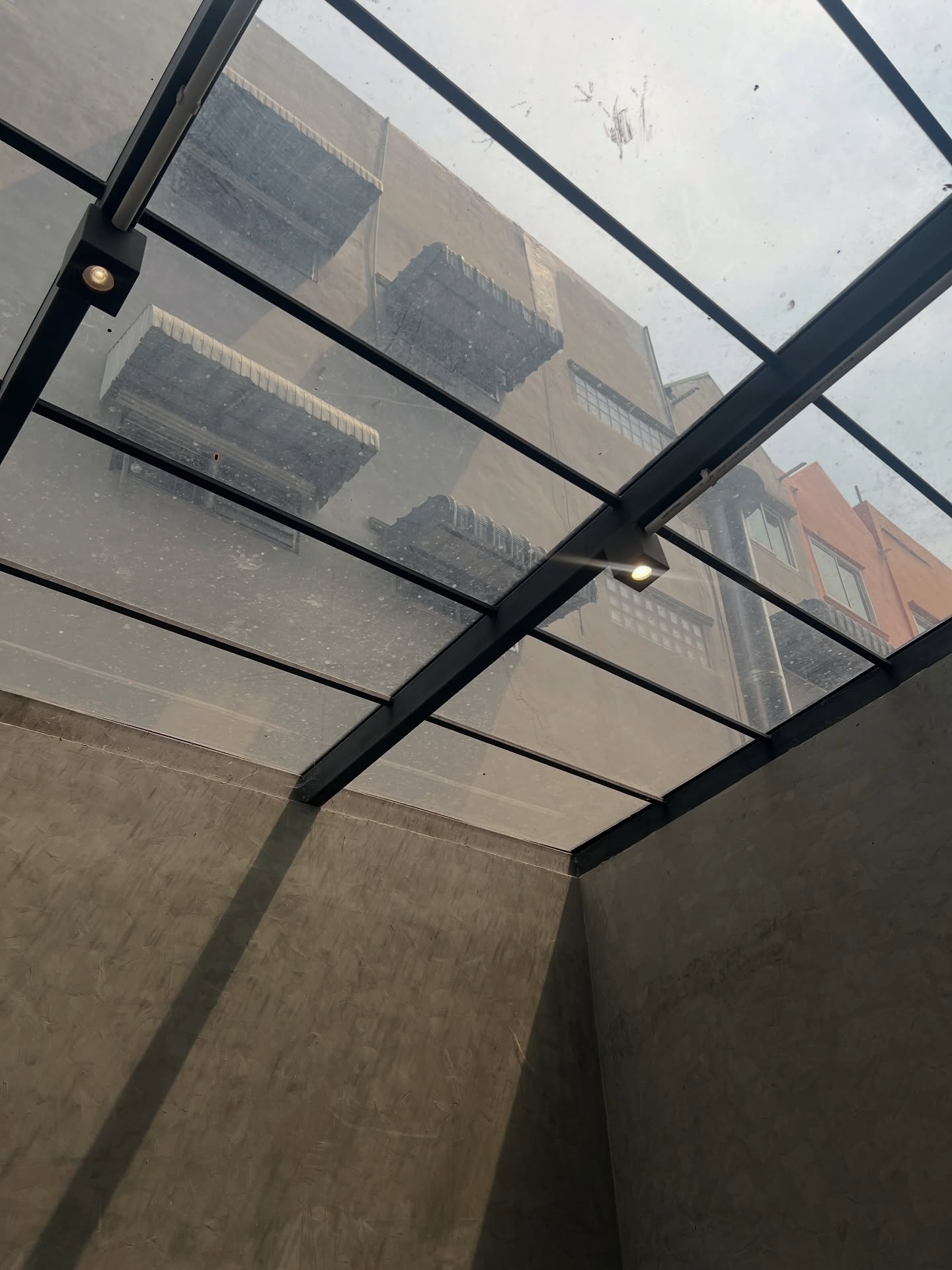 มิ้นท์ - รัญชน์รวี เอื้อกูลวราวัตร