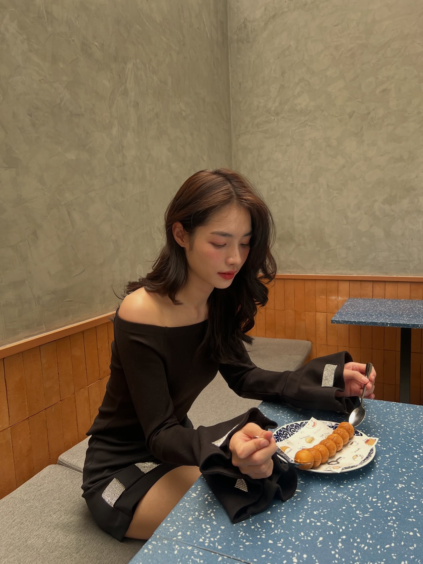 มิ้นท์ - รัญชน์รวี เอื้อกูลวราวัตร