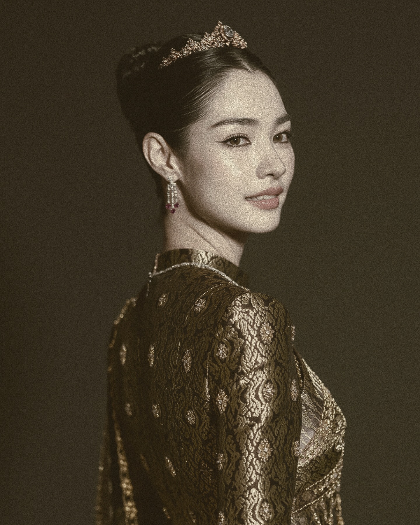 มิ้นท์ - รัญชน์รวี เอื้อกูลวราวัตร