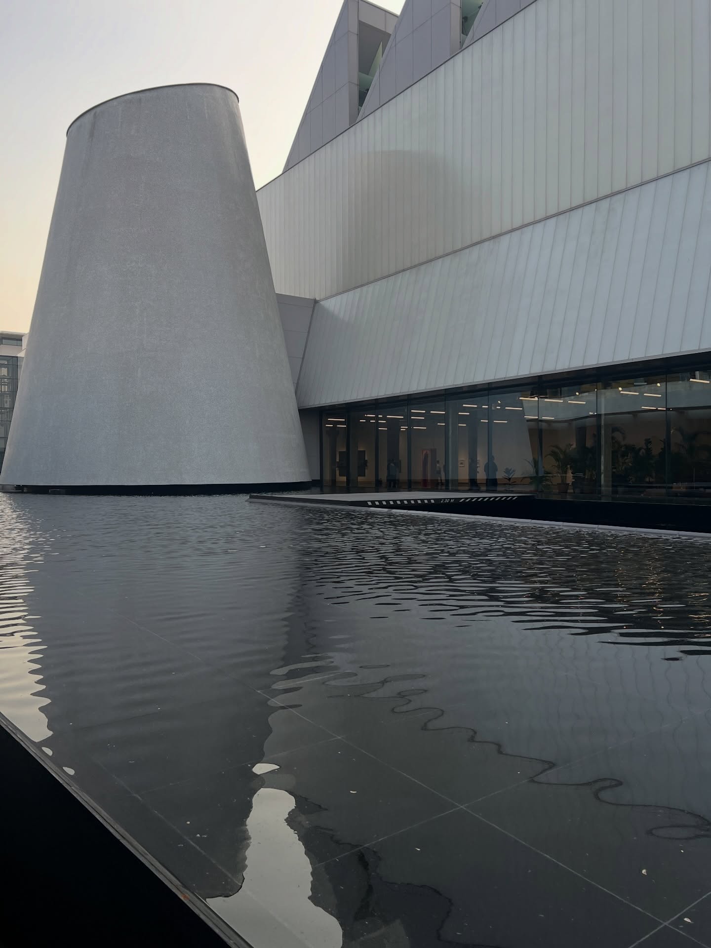 มิ้นท์ - รัญชน์รวี เอื้อกูลวราวัตร