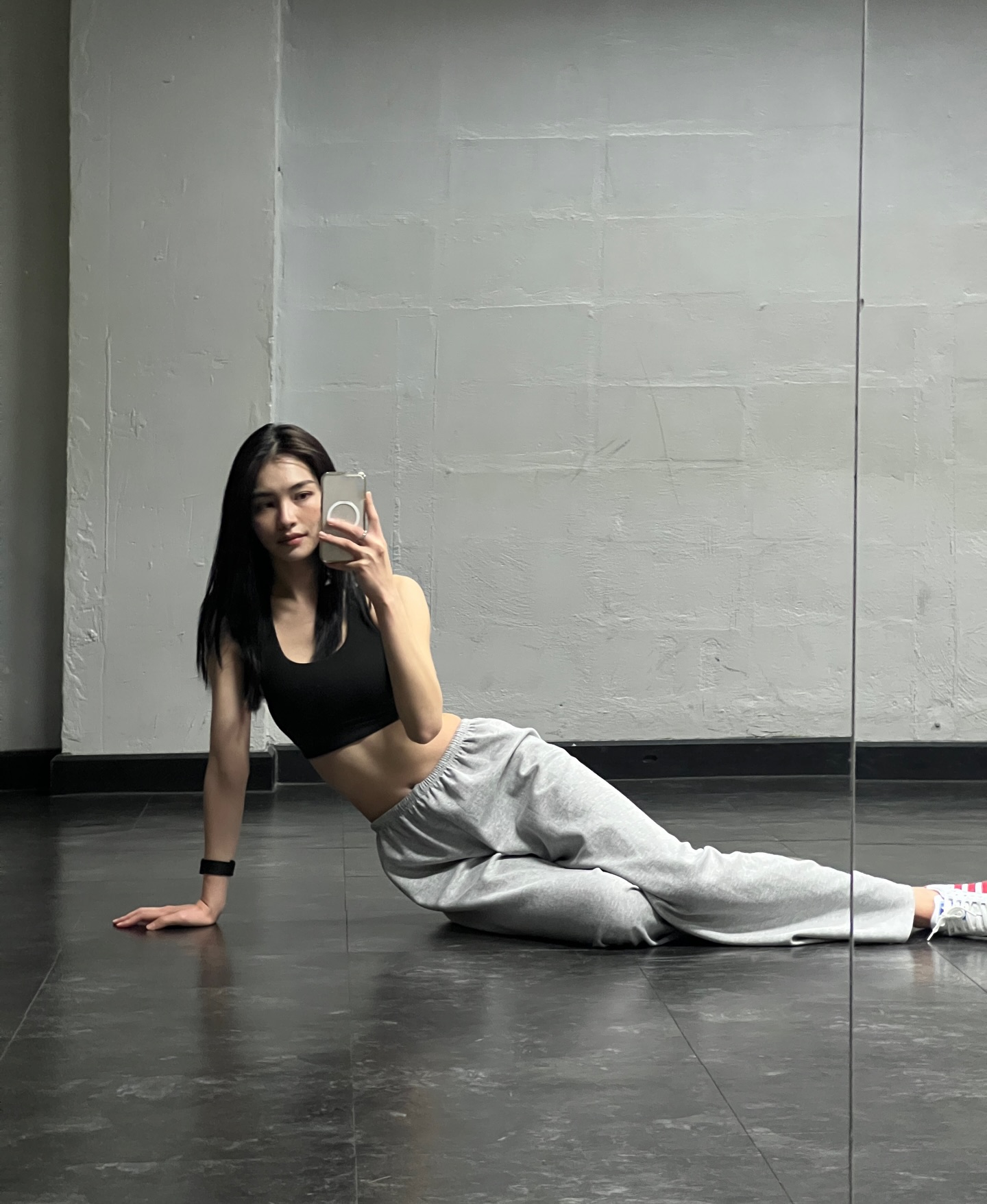 มิ้นท์ - รัญชน์รวี เอื้อกูลวราวัตร