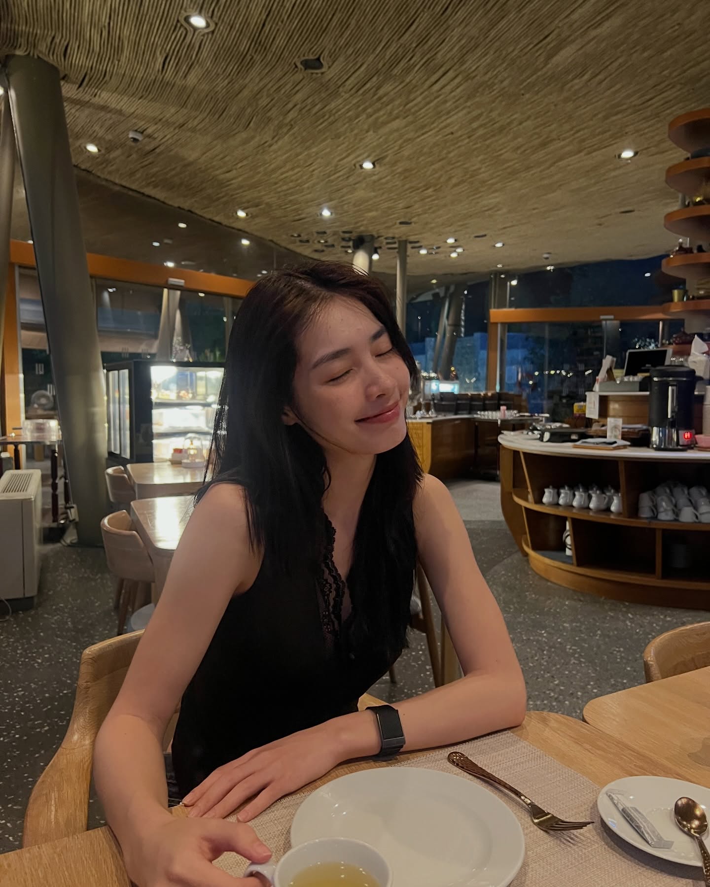 มิ้นท์ - รัญชน์รวี เอื้อกูลวราวัตร