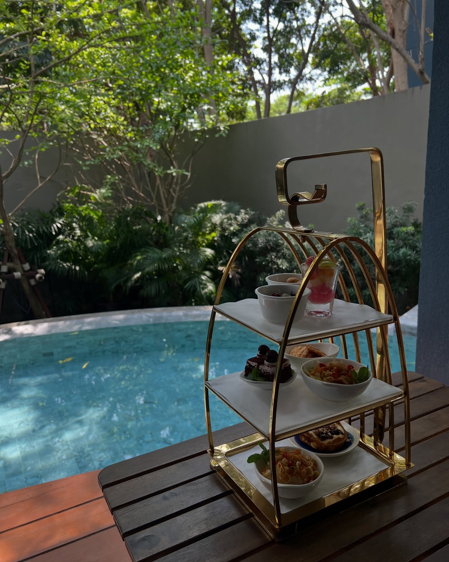 มิ้นท์ - รัญชน์รวี เอื้อกูลวราวัตร