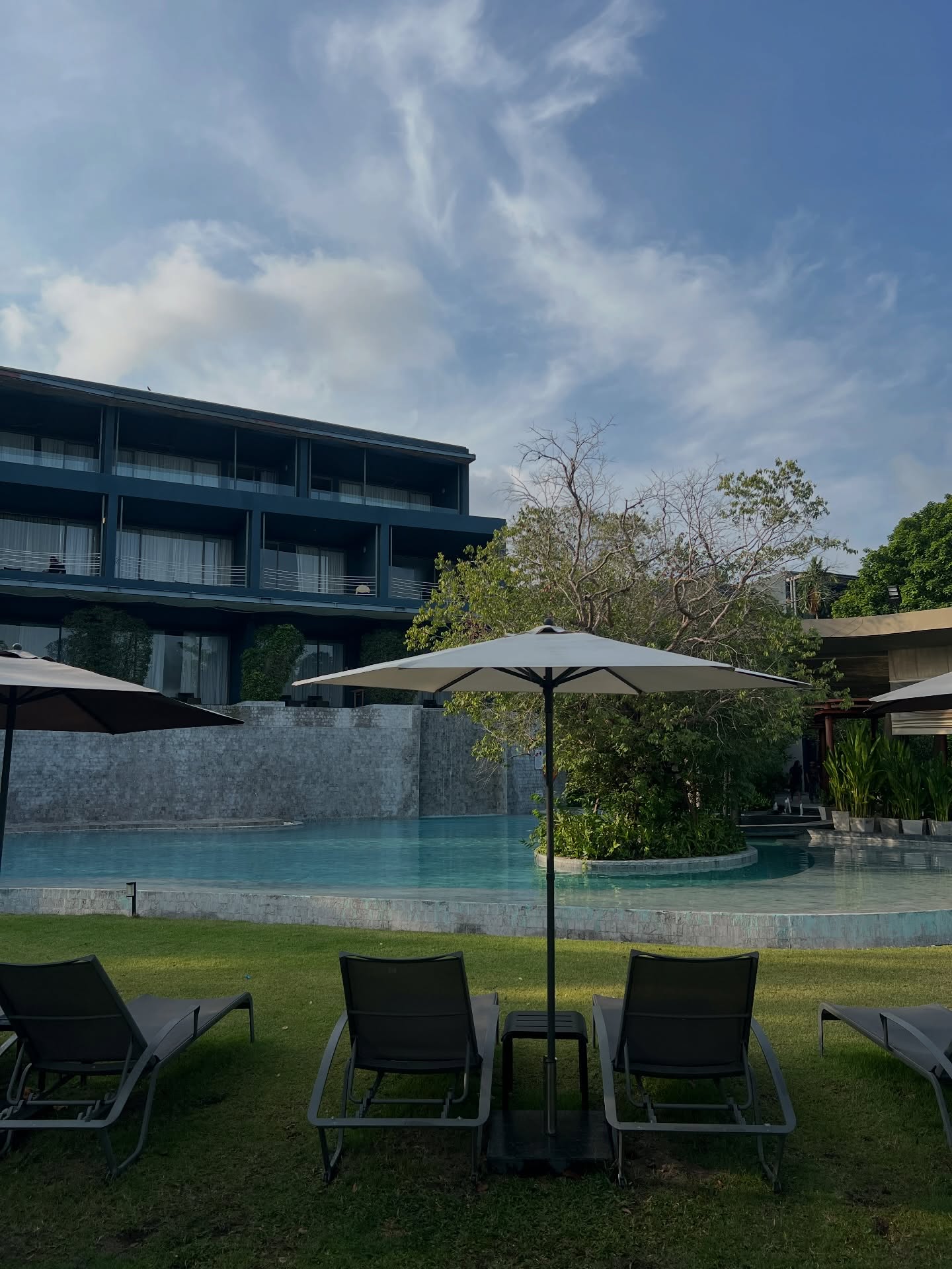 มิ้นท์ - รัญชน์รวี เอื้อกูลวราวัตร