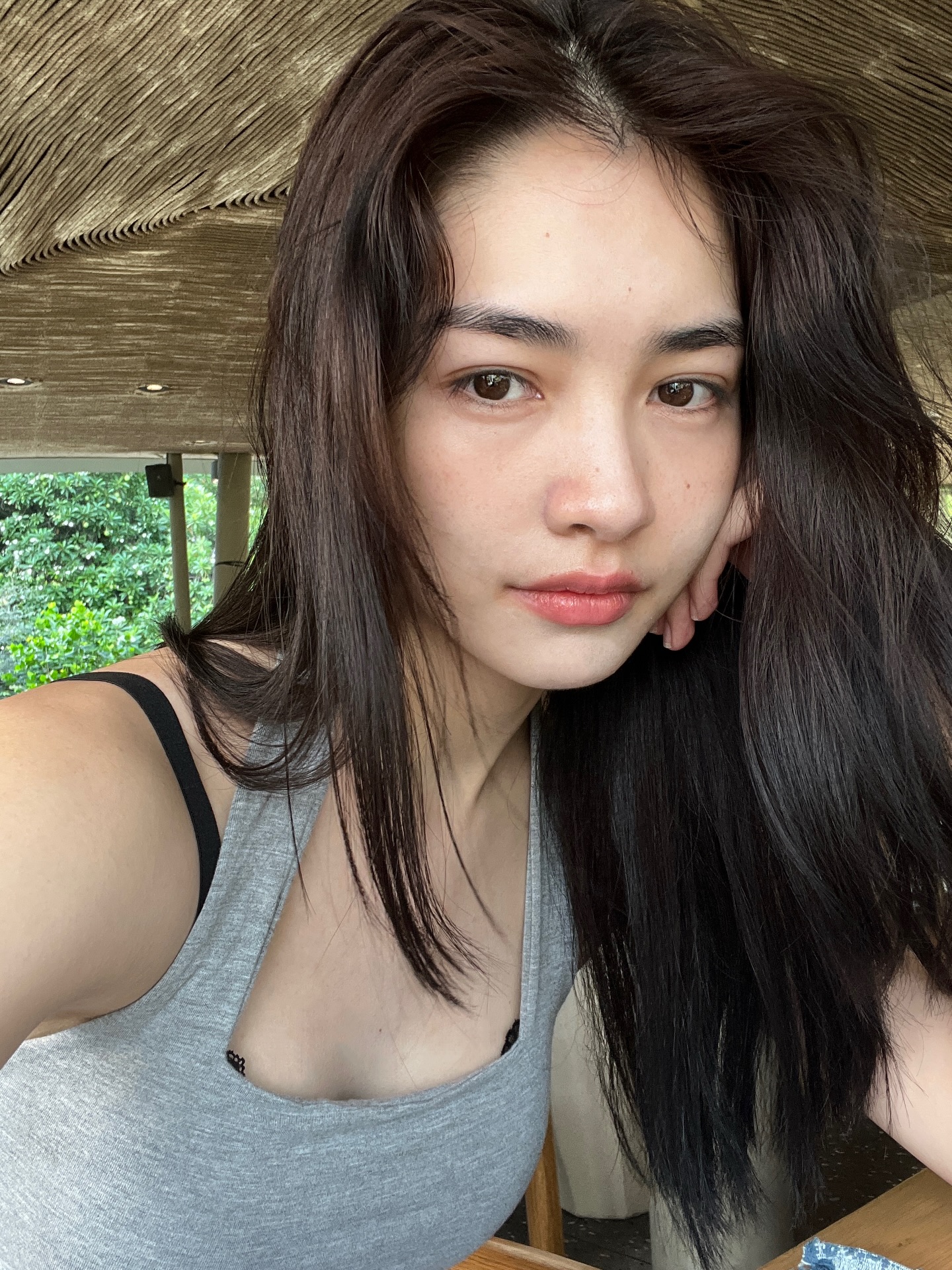 มิ้นท์ - รัญชน์รวี เอื้อกูลวราวัตร