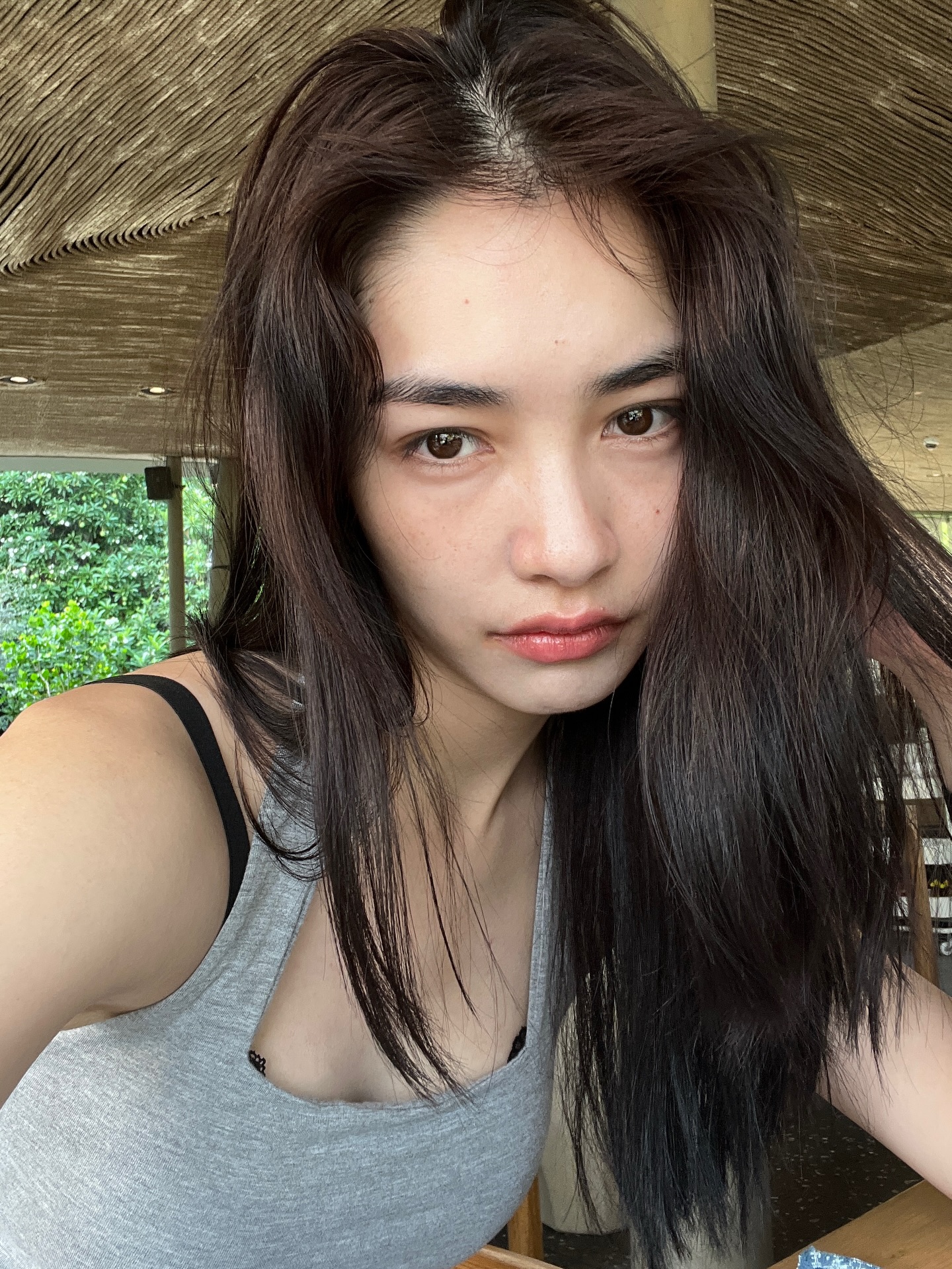 มิ้นท์ - รัญชน์รวี เอื้อกูลวราวัตร